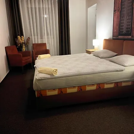 Отель & Restaurant Adolfovsky Dvur Adolfov