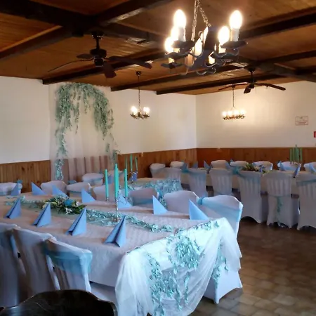 & Restaurant Adolfovsky Dvur Отель Adolfov