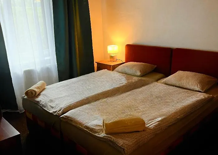 Hotel & Restaurant Adolfovsky Dvur *