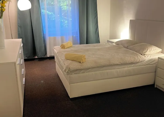 Hotel & Restaurant Adolfovsky Dvur *